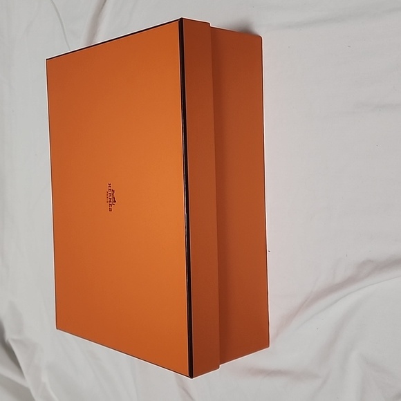 Empty Hermes Box with 2 Dust Covers - Picture 7 of 9